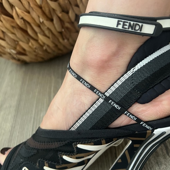 Beautiful Sandals Fendi✨ - Picture 4 of 9